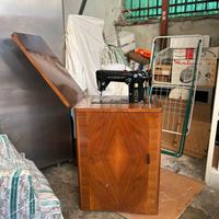 Macchina da cucire Singer con mobiletto