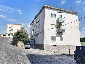 Pozzuoli Arco Felice 3vani giardinetto e p. auto