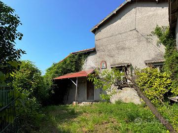 VILLA A SCHIERA A SERRA RICCÒ