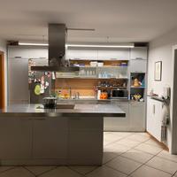 Cucina Franke con isola e elettrodomestici