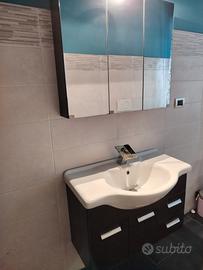 Mobile e specchio bagno