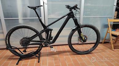 MTB Canyon Strive CF7 XL 2023 Freni Magura MT7 Pro
