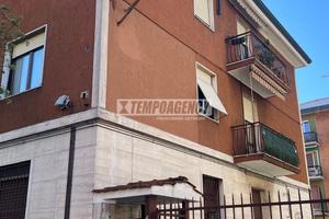 Ampio Magazzino con posti auto compresi