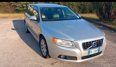 Volvo V 70 d5 R-desing