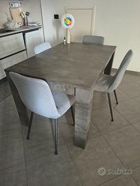 Tavolo e sedie 