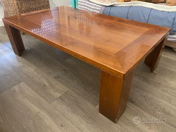 Tavolino in legno e mobile tv