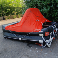 Scialuppa di salvataggio in acqua