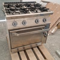 Cucina industriale in acciaio e lavastoviglie