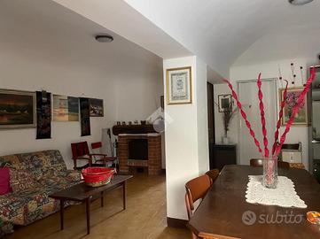 CASA SEMINDIPENDENTE A VALLANZENGO