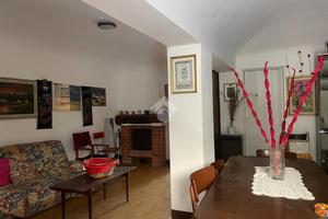 CASA SEMINDIPENDENTE A VALLANZENGO