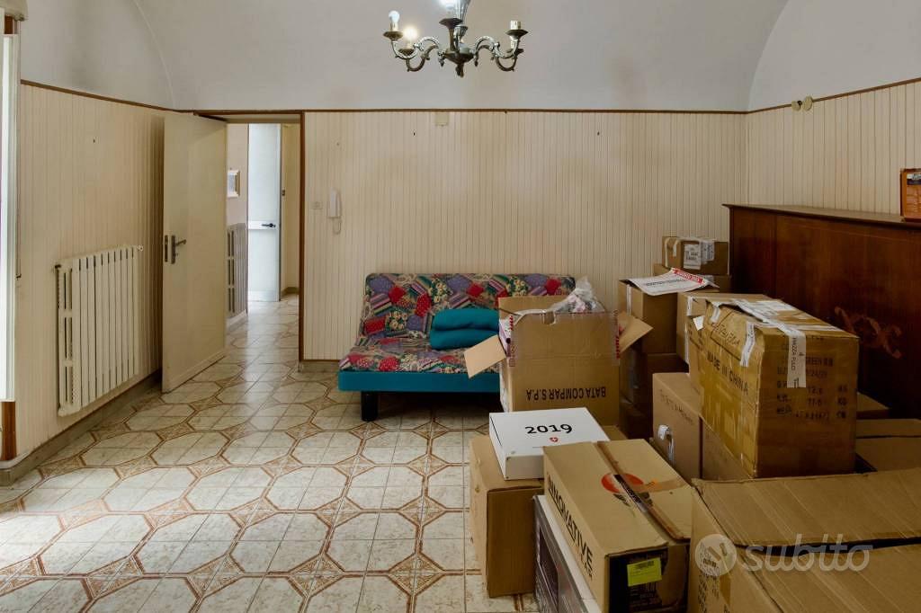 Appartamento di 300 m² con più di 5 locali e box a - Vista 5