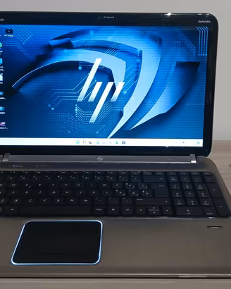 NOTEBOOK HP DA 16 POLLICI IN ALLUMINIO DORATO.
