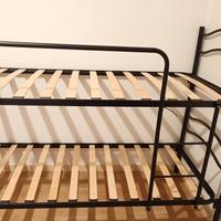 Letto a castello divisibile in ferro.