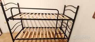 Letto a castello divisibile in ferro.