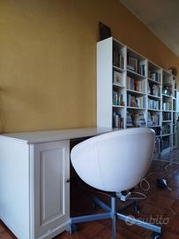 Libreria(anche angolare),scrivania sedia bianca