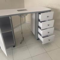 scrivania manicure con motore d'aspirazione 