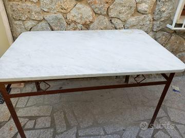 Tavolo con top marmo