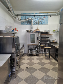 Locale commerciale con canna fumaria