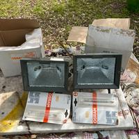 numero 2 fari per esterno con lampadina .