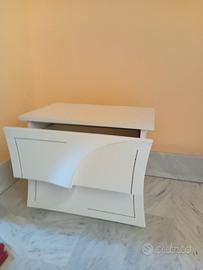 MOBILE CON CASSETTI SCORREVOLI E BRILLANTINI