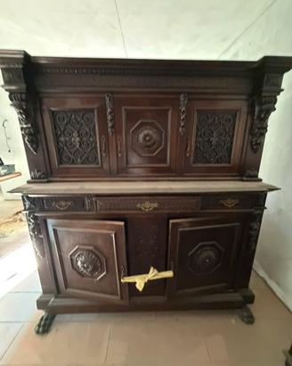 Credenza antica