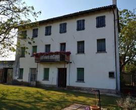 Casa di campagna con rustico e terreno