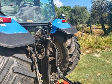 trattore  new Holland tm140