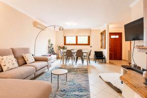 Villa su 3 livelli con cortile