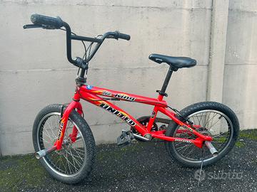 Bmx rosso fuoco