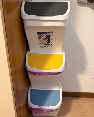 bidoni per raccolta differenziata impilabili