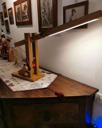 Lampada stile industriale con meccanismo dentato