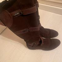 Stivali scamosciati marroni Geox con gancetti