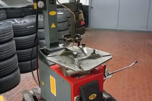 Smontagomme usato per auto