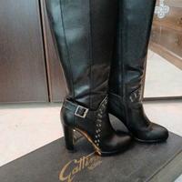 stivali abbigliamento