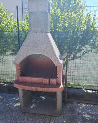 Barbecue in muratura da giardino