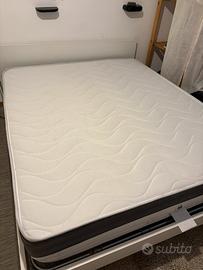 Letto matrimoniale con materasso