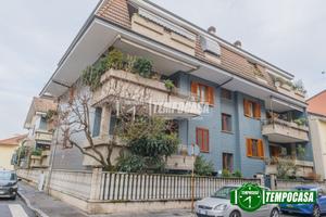 4 LOCALI CON BOX IN CONTESTO SIGNORILE!