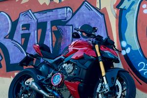 Ducati Streetfighter v4s