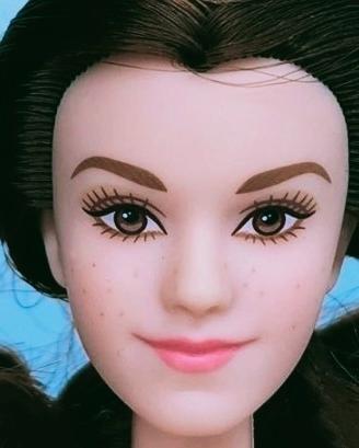 Barbie, Disney Belle contadina (2017)