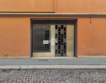 NEGOZIO A PIACENZA
