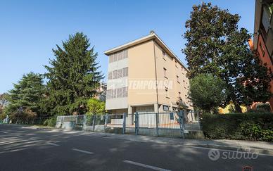 TRILOCALE CON BALCONE IN CALDERARA CENTRO