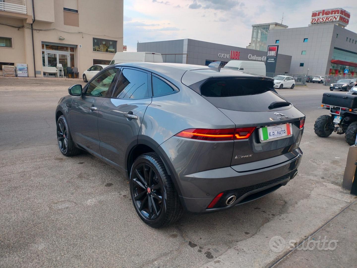 Jaguar E-Pace 2018 photo 4