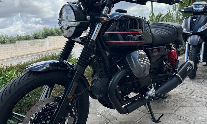 Moto Guzzi V7 Special edition in HFP MOTORS MONOPO