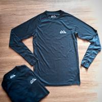 2 maglie blu. Ragazzi 14 a 16 anni. 6€ l'una