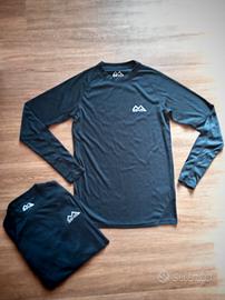 2 maglie blu. Ragazzi 14 a 16 anni. 6€ l'una