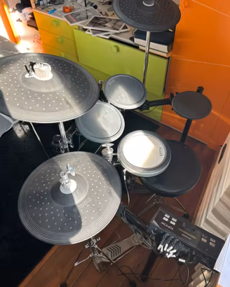 Batteria Yamaha DTX500 con accessori Tama + cuffie