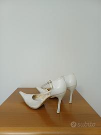 Scarpe bianche con tacco 