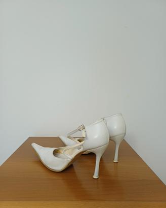 Scarpe bianche con tacco 