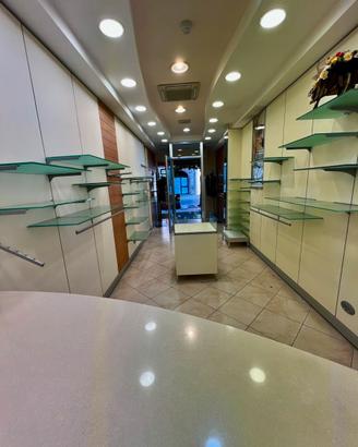 Arredamento negozio abbigliamento