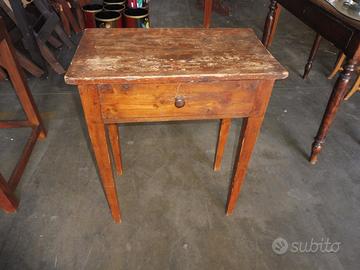 Tavolo legno antico con cassetto